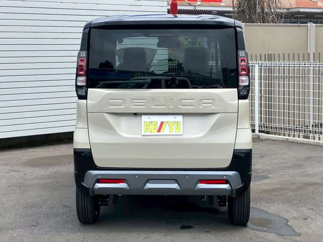 Mitsubishi Delica Mini 8