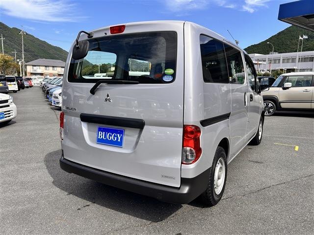 Mitsubishi Delica Van 7