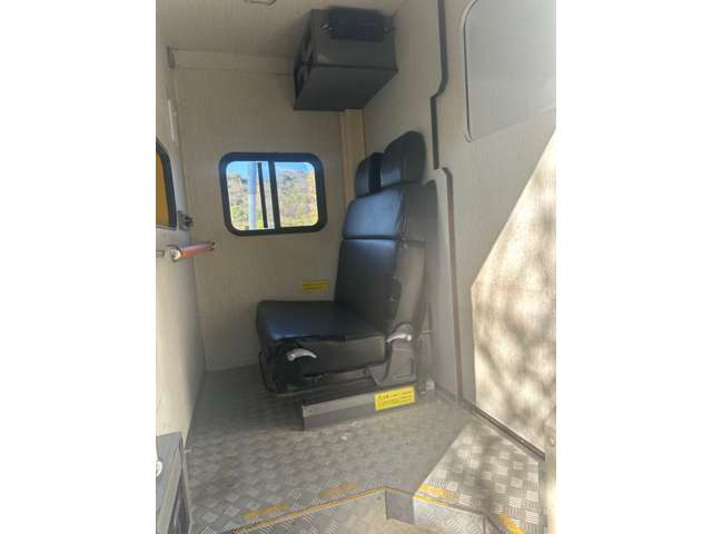 Isuzu Elf 9