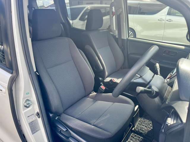 Toyota Noah 12