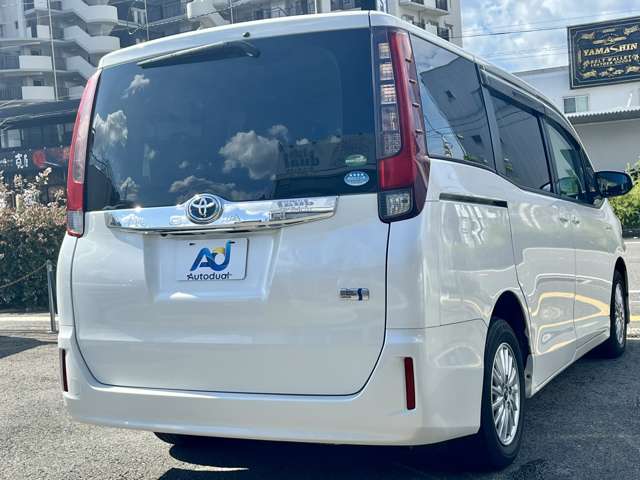 Toyota Noah 3