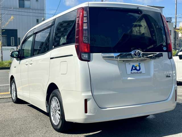 Toyota Noah 5