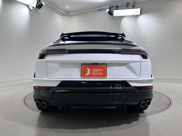 Lamborghini ウルス 3