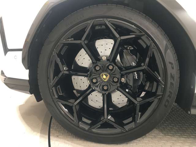 Lamborghini ウルス 7