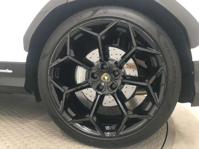 Lamborghini ウルス 8
