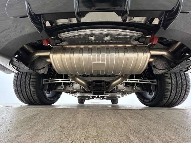 Aston Martin DBX 11