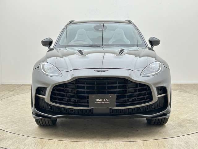 Aston Martin DBX 2
