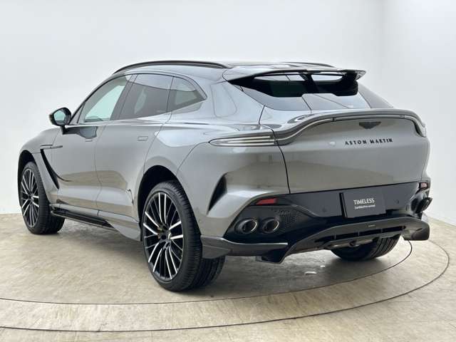 Aston Martin DBX 7