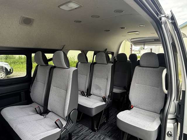 Toyota Hiace Commuter 11