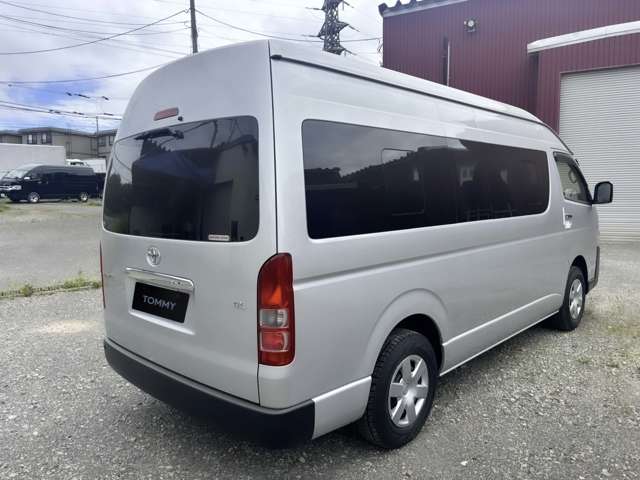 Toyota Hiace Commuter 6