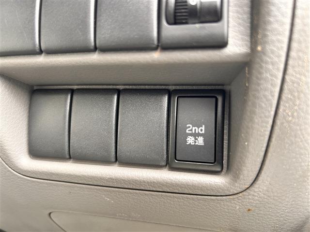 Nissan NV100 Clipper 12