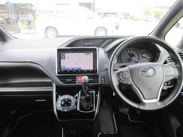 Toyota Voxy 3