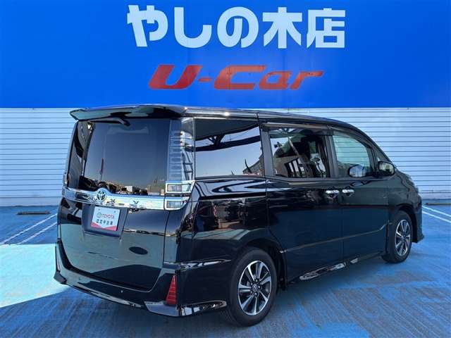 Toyota Voxy 3