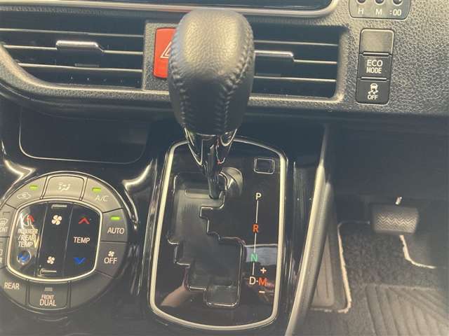 Toyota Voxy 10