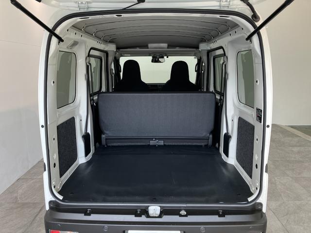 Daihatsu Hijet Cargo 8