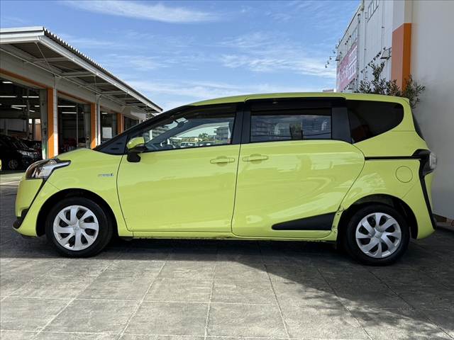 Toyota Sienta 11