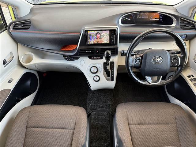 Toyota Sienta 2