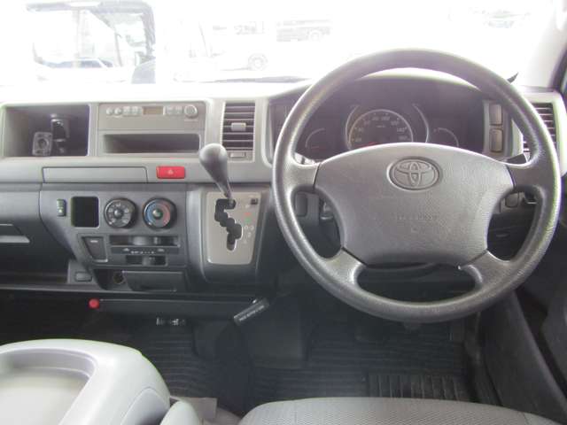 Toyota Hiace 5
