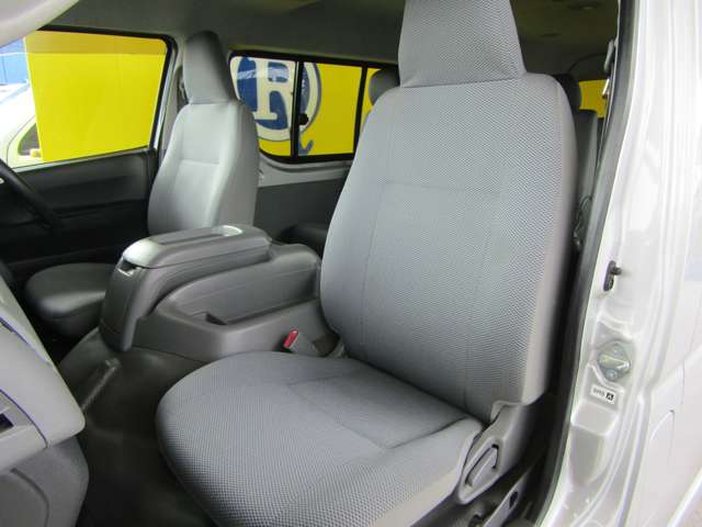 Toyota Hiace 7