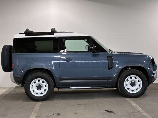 Land Rover Defender 5