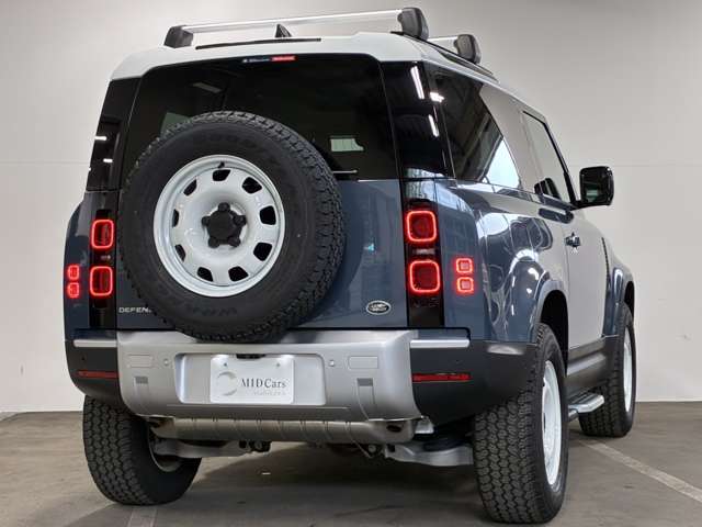 Land Rover Defender 6