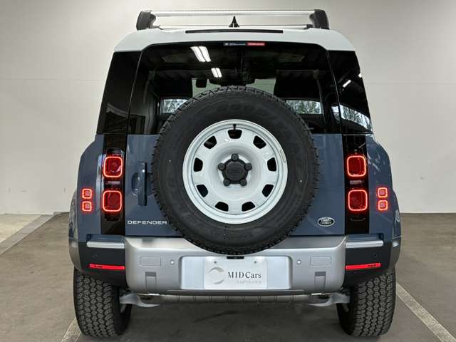 Land Rover Defender 7