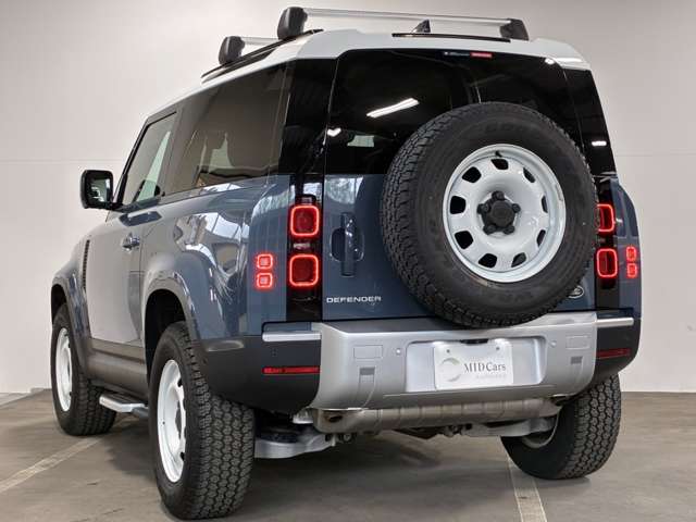 Land Rover Defender 8