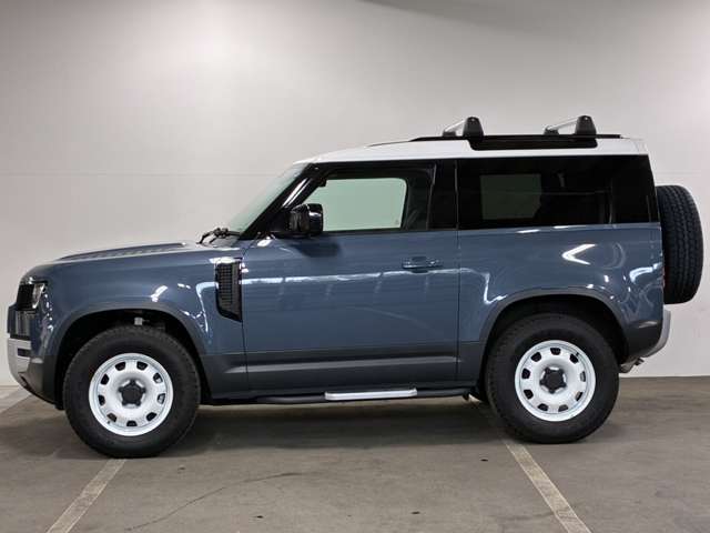 Land Rover Defender 9