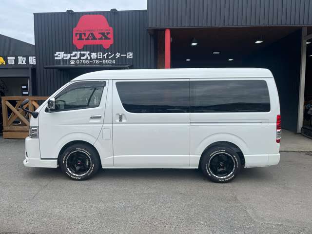 Toyota Hiace Van 5