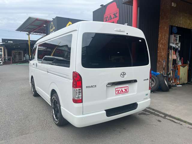 Toyota Hiace Van 6