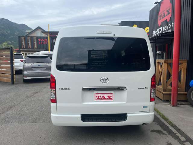 Toyota Hiace Van 7
