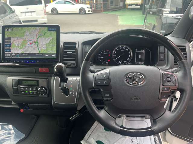 Toyota Hiace Van 9