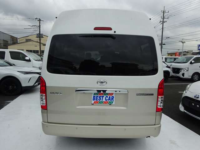 Toyota Hiace 7