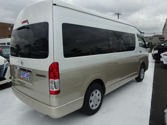 Toyota Hiace 8
