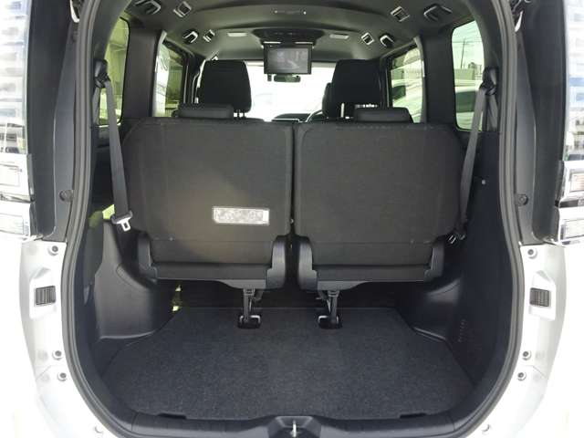 Toyota Voxy 9