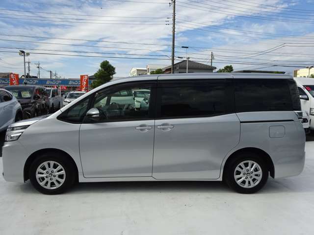 Toyota Voxy 10