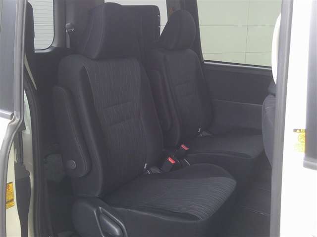 Toyota Noah 6