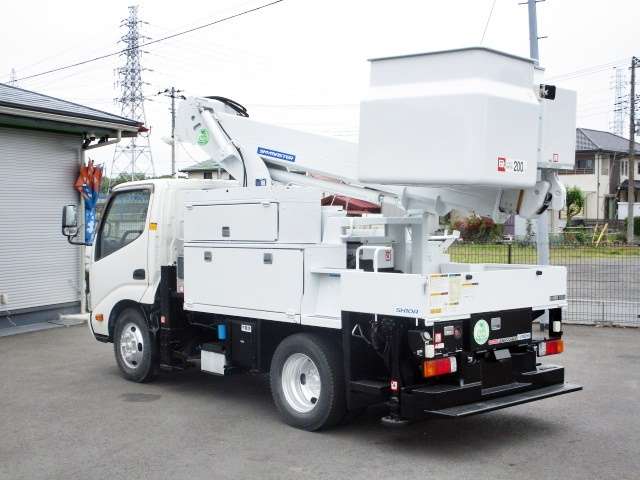 Hino Dutro 9