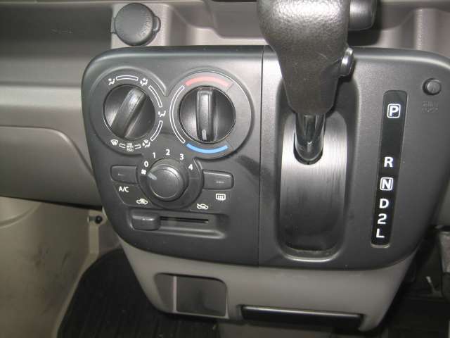 Nissan NV100 Clipper 4