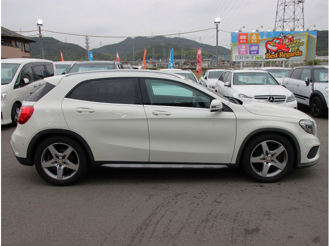 Mercedes-Benz GLA-Class 11