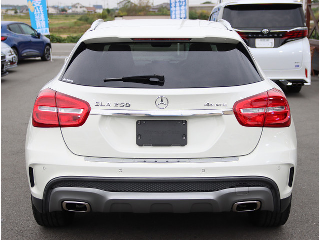 Mercedes-Benz GLA-Class 9