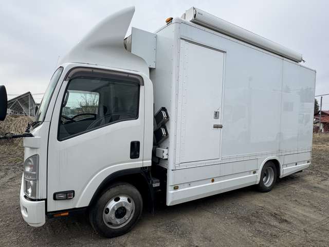 Isuzu Elf 3