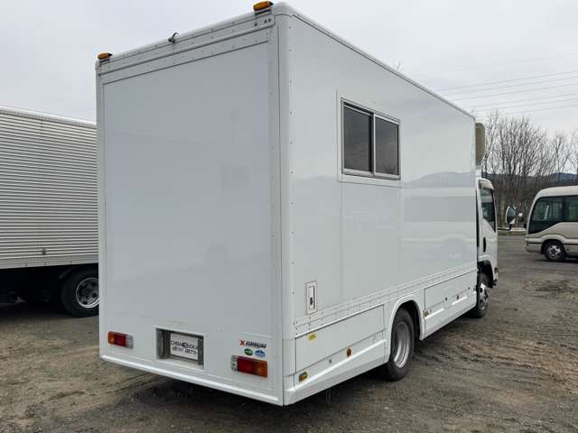 Isuzu Elf 4