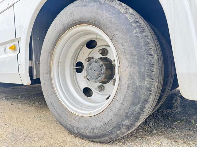 Isuzu Elf 10