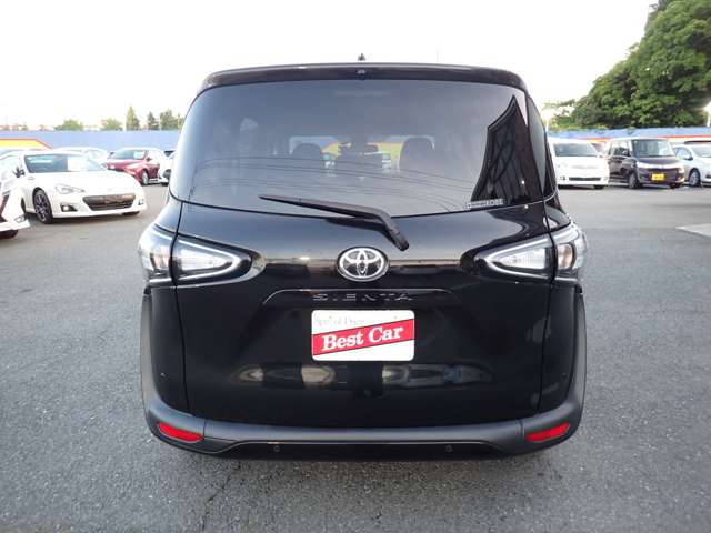 Toyota Sienta 3