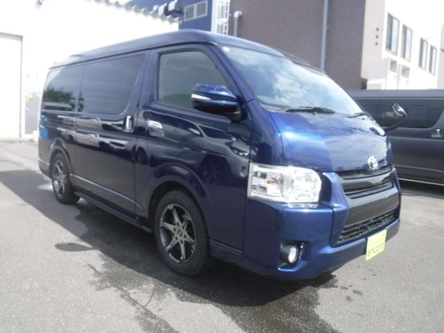 Toyota Hiace Van 4