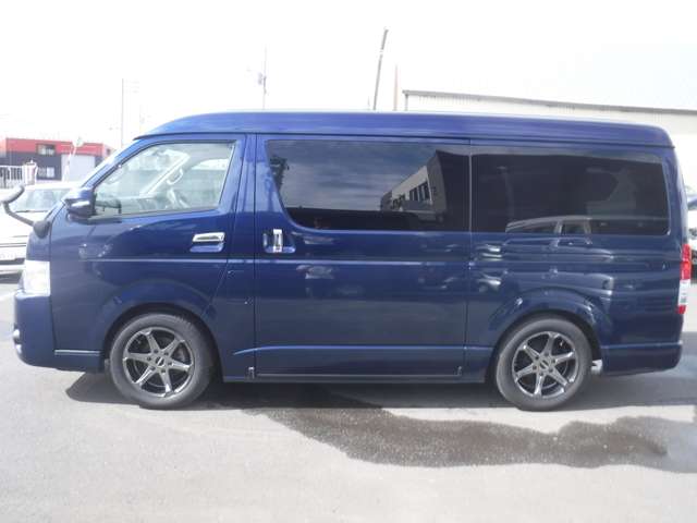 Toyota Hiace Van 6