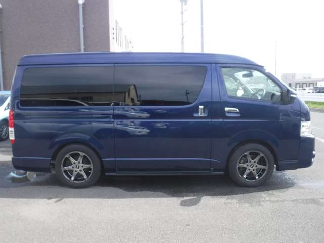 Toyota Hiace Van 7