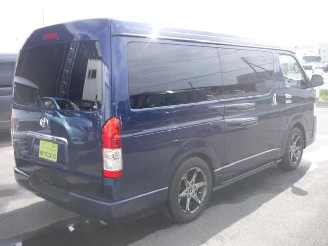 Toyota Hiace Van 10