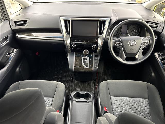 Toyota Vellfire 4